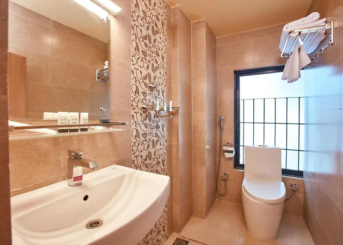 Hotel The Samrat Palace - Luxury In